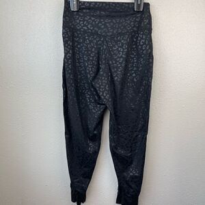 Gradual Animal Print Stretch Capri Leggings Size L EUC